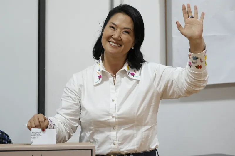 Ventaja mínima de Keiko Fujimori en las encuestas a pie de urna