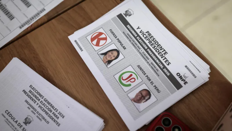 Balotaje en Perú: Sánchez supera a Fujimori por unos 41.000 votos con el más del 96% escrutado