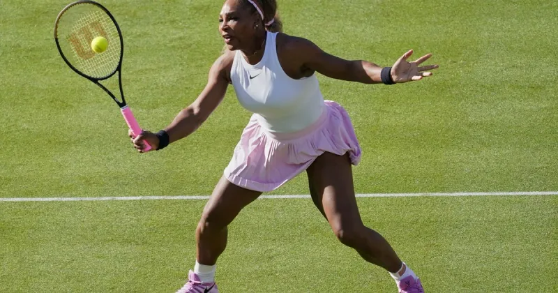 Serena Williams volvió al tenis tras cuatro años y dio un batacazo en Queen's: ganó en dobles con una pareja 25 años menor
