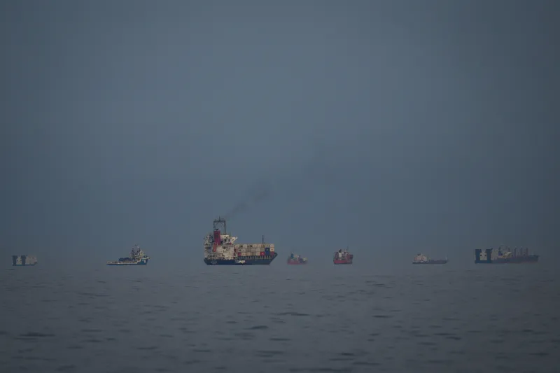 Un petrolero con 20 tripulantes indios es atacado frente a Omán presuntamente por EEUU