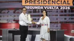 Elecciones en Perú: Keiko Fujimori vuelve a adelantarse a Roberto Sánchez, pero menos de 1.000 votos los separan en las disputadas presidenciales