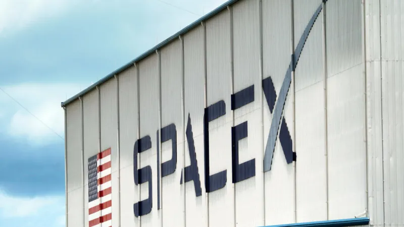 SpaceX desafía la historia bursátil con una salida a bolsa récord de USD 75.000 millones