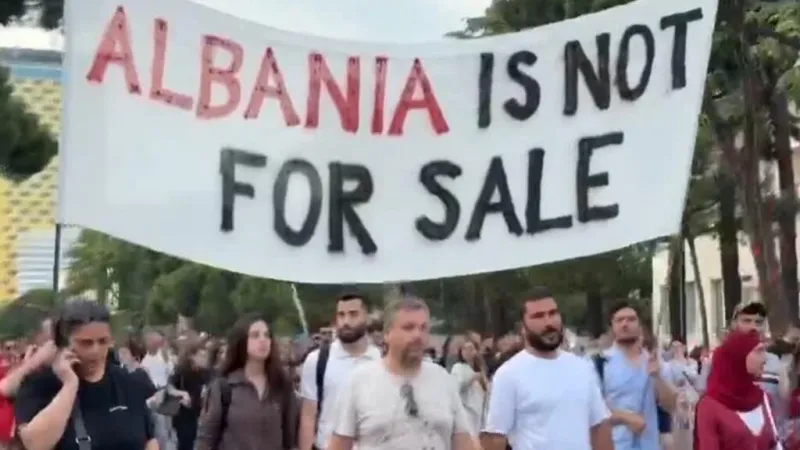 Generación Z, protagonista de las protestas en Albania contra proyecto turístico de la familia Trump