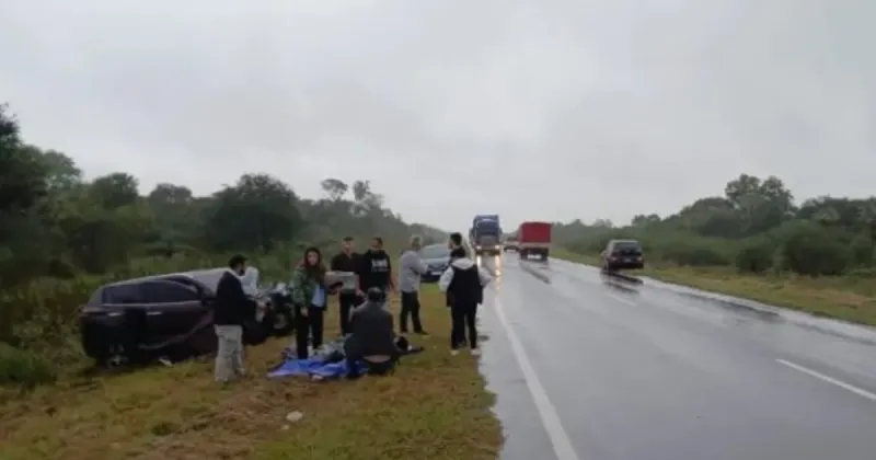Un futbolista de Newells viajaba a Paraguay para firmar un contrato con un club, chocó y terminó herido en un accidente donde también murió un docente