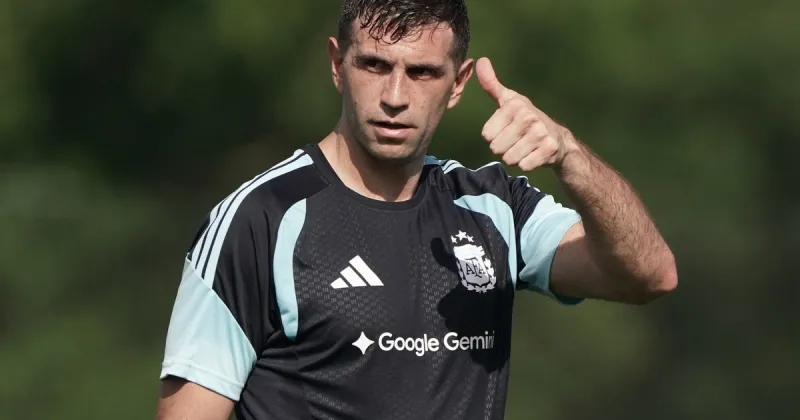 Selección Argentina: pulgar arriba para el Dibu Martínez y Nico Paz, que se sumó al trabajo con el resto del grupo