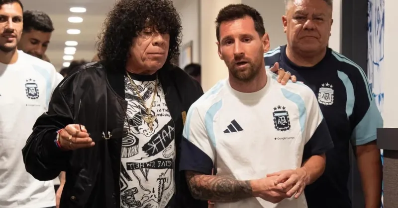 La Mona Jiménez revolucionó la concentración de la Selección: cumplió su deseo con Lionel Messi y se llevó un regalo de Julián