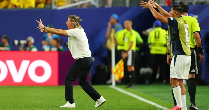El show de Beccacece en la derrota de Ecuador ante Costa de Marfil: del "una te pido" mirando al cielo por las chances perdidas a su crítica al árbitro