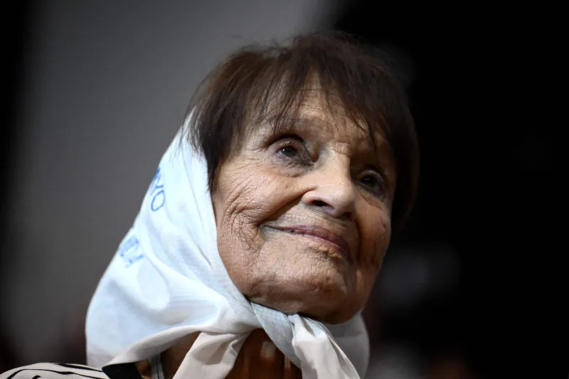 Muere Taty Almeida, una de las fundadoras de Madres de Plaza de Mayo de Argentina