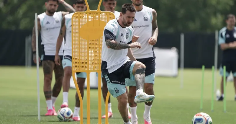 Selección Argentina en el Mundial 2026, EN VIVO: con Messi, Dibu y Lautaro, Scaloni define el once titular para el debut en el ante Argelia