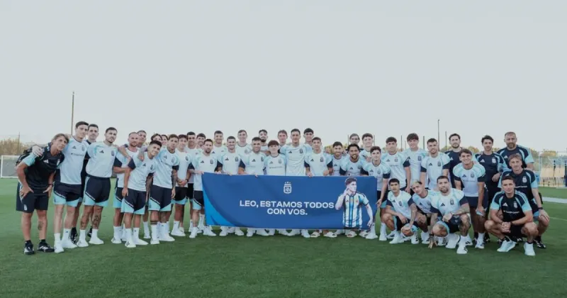 La Selección Argentina ya está lista para el debut contra Argelia en el Mundial 2026: la foto grupal que es cábala y la banca a Leo Balerdi