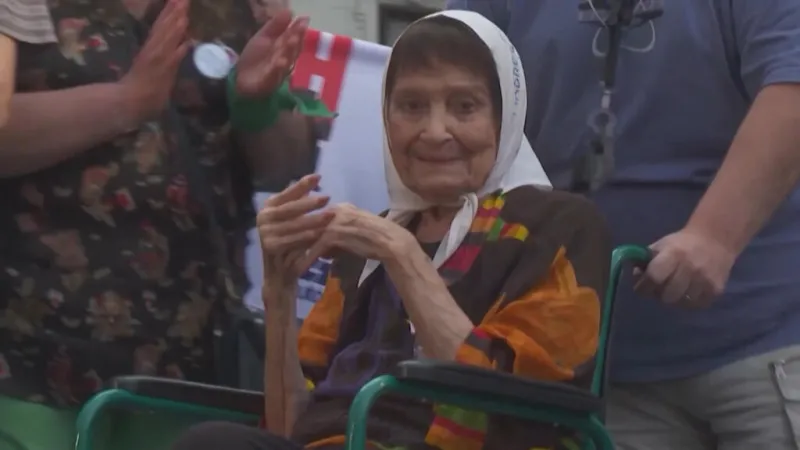Adiós a Taty Almeida, símbolo de las Madres de Plaza de Mayo en Argentina