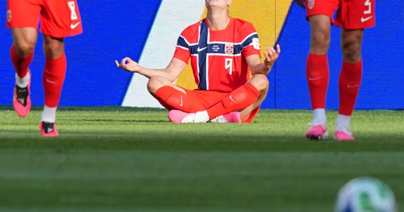 Erling Haaland esperó toda una vida para jugar un Mundial y tardó apenas 28 minutos en hacer historia: doblete y el sueño en marcha