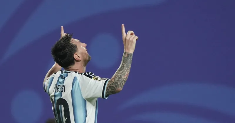 "Histórico", "Brutal" y "De otro mundo": la prensa mundial se rindió ante el triplete de Lionel Messi frente a Argelia
