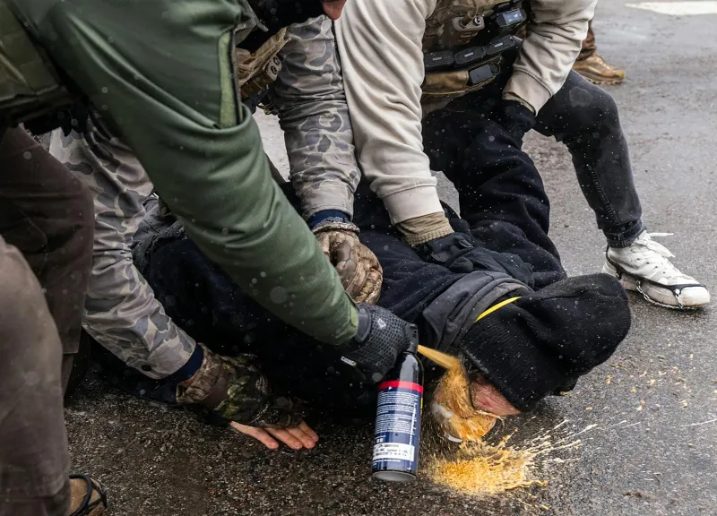 Un informe de HRW constata que los agentes del ICE cometieron violaciones de derechos humanos en Minnesota
