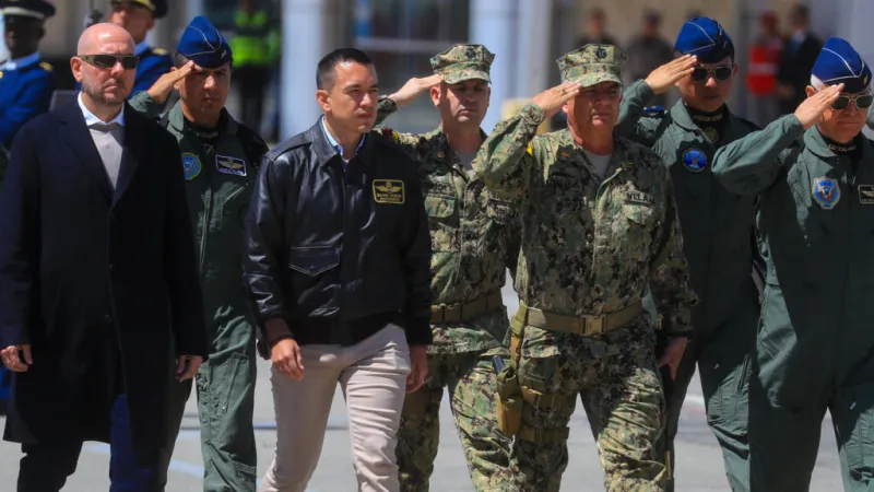 Ecuador despliega 13.000 militares en sus provincias más violentas para combatir al crimen organizado