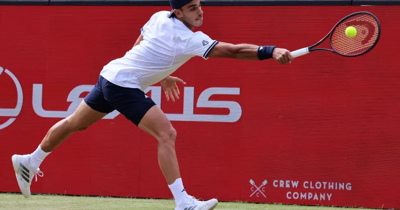 La batalla contra el césped: por qué los argentinos siguen esquivando la superficie más exigente del tenis
