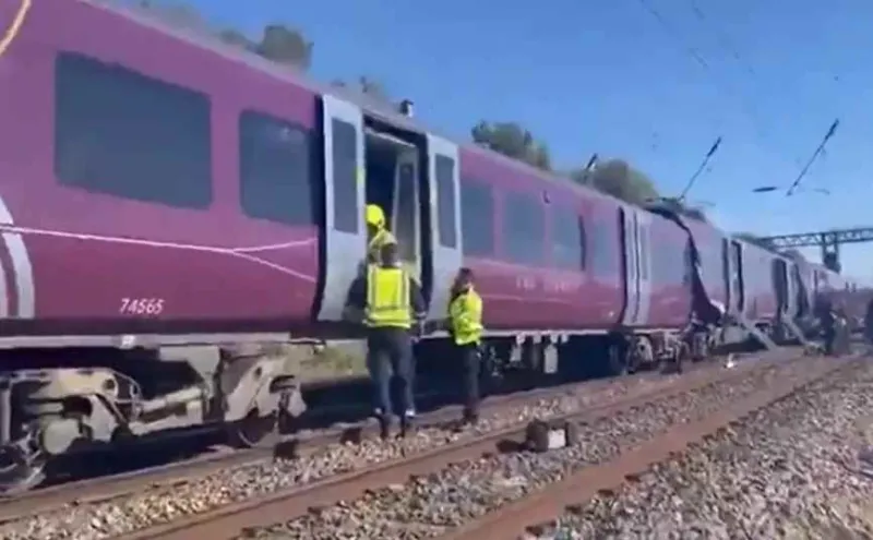 Dos trenes colisionan en el norte de Londres y dejan múltiples heridos