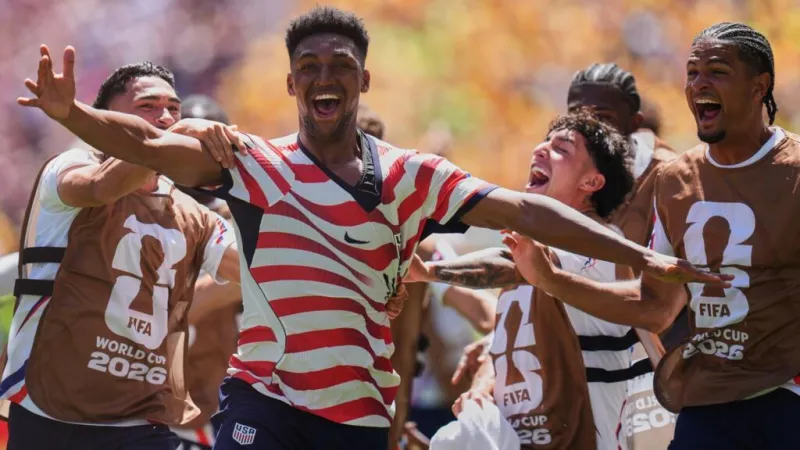 Estados Unidos asegura un puesto en la segunda ronda del Mundial 2026, al superar a Australia 2-0