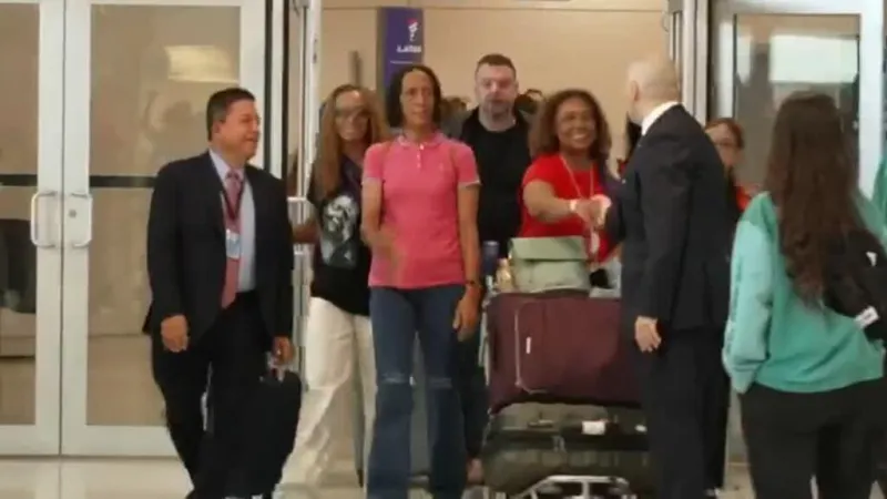 La madre de Vozinha llega a Estados Unidos tras recibir un visado especial