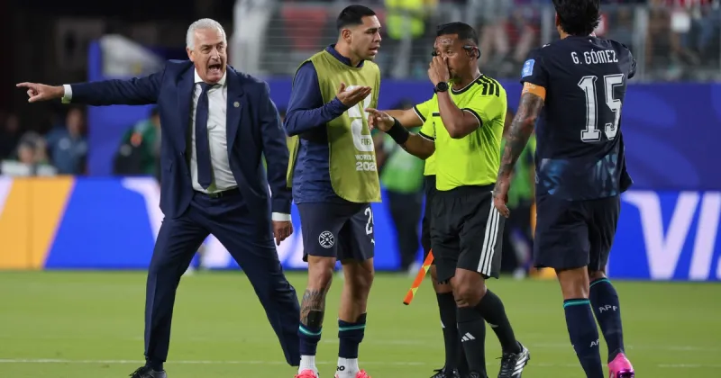Qué dijo Gustavo Alfaro sobre el arbitraje y la expulsión de Miguel Almirón ante Turquía: "Me cuesta jugar este deporte nuevo"