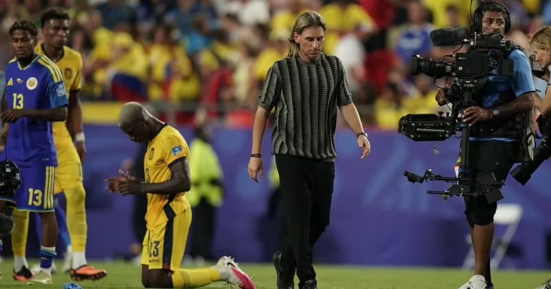 "¡Fuera Beccacece!": la furia de los hinchas de Ecuador contra el DT tras el empate ante Curazao y su arenga