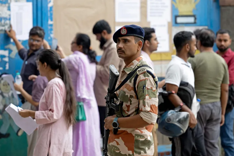 Millones de estudiantes repiten en India un examen filtrado, entre protestas y el polémico veto gubernamental a Telegram