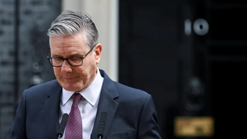 Starmer anuncia su dimisión como primer ministro británico; Burnham declara su candidatura para el cargo