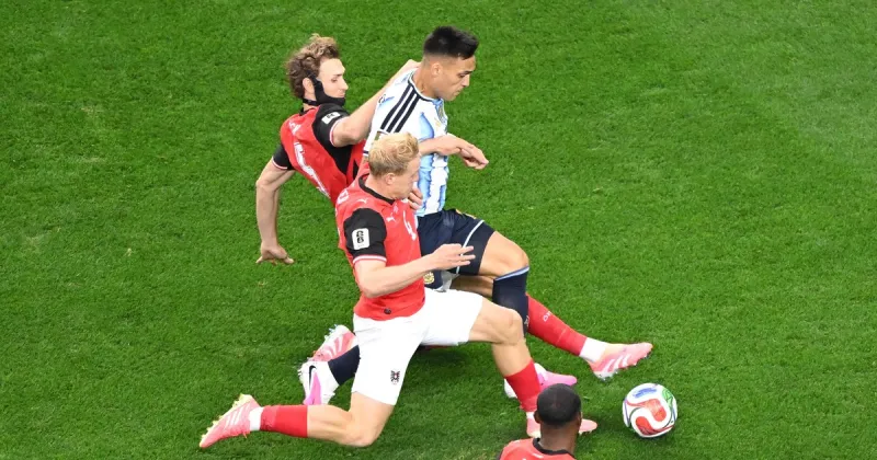 Así fue la jugada del penal a Lautaro Martínez con el que Argentina pudo abrir el marcador ante Austria