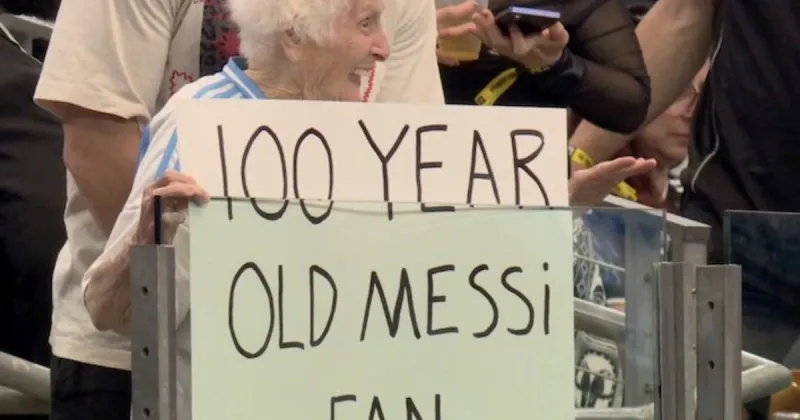 La historia de la abuela de 100 años fanática de Messi que sorprendió en el partido de Argentina: el gesto del "10" cuando la conoció