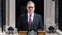 El laborista Keir Starmer renuncia como primer ministro de Reino Unido a menos de 2 años de haber asumido