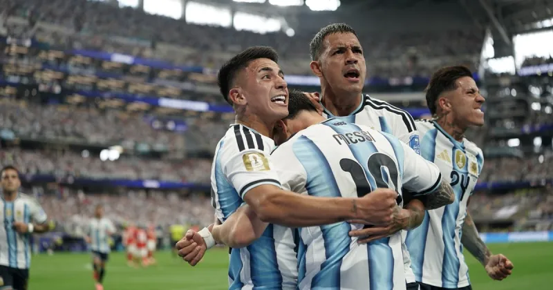 Facundo Medina, el "Jordi Alba" de Villa Fiorito que se ganó un lugar en la Scaloneta y conquistó a Messi: "Mi gol fue todo de él"