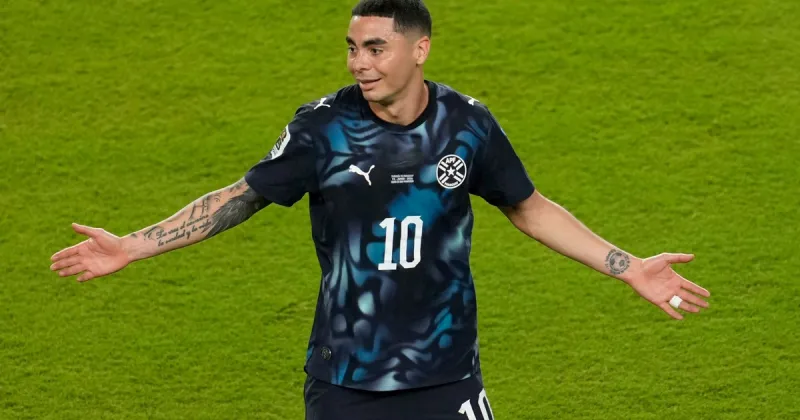 "¡Ladrones!": expulsan del Mundial a un periodista paraguayo que insultó a la FIFA por la roja de Miguel Almirón
