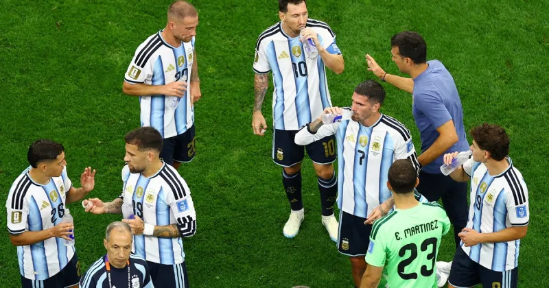 Gianni Infantino defendió las pausas de hidratación y negó fines comerciales: "La FIFA no gana absolutamente nada con esto"