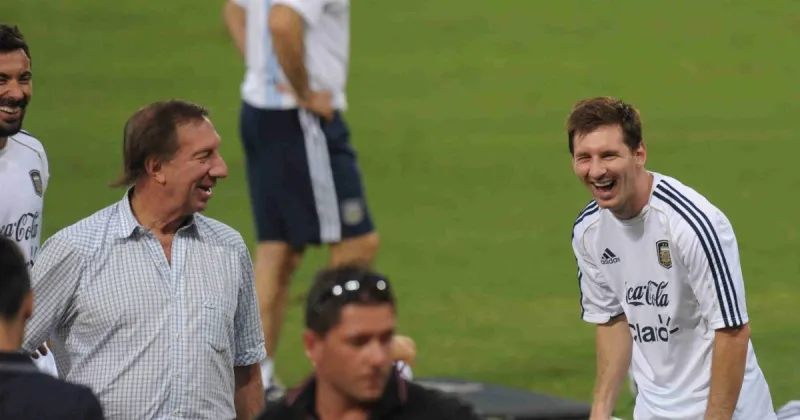 El hermano de Bilardo reveló cómo vive el Mundial de la Selección Argentina el DT campeón en el '86: "Lo mira a Messi y se ríe"