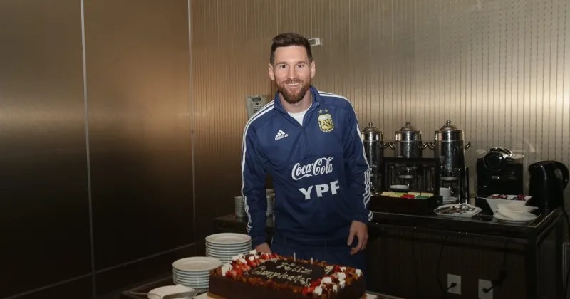 Messi cumple 39 años y lo festeja por quinta vez en un Mundial: la linda costumbre de soplar las velitas con la Selección desde el 2004