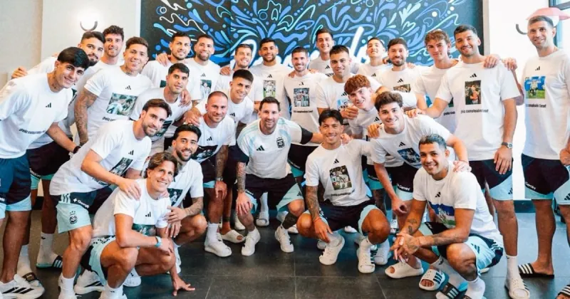 Los jugadores de la Selección mostraron el regalo sorpresa por el cumpleaños de Lionel Messi: la reacción del capitán