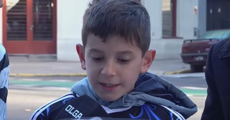 "Gracias por acompañar mi infancia": la emotiva carta que le dedicó un mini hincha a Messi por su cumpleaños