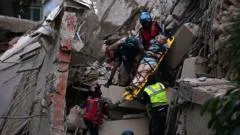 Un potente terremoto de magnitud 7,2 y una réplica de 7,5 sacuden a Venezuela