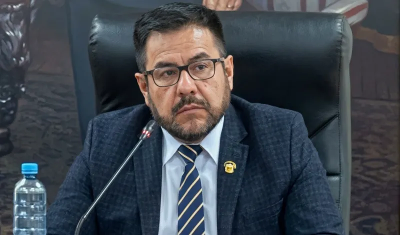 Fiscalía involucra a congresista Carlos Zeballos en caso de corrupción municipal