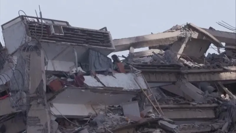 Venezuela sigue buscando sobrevivientes tras los terremotos más fuertes en un siglo