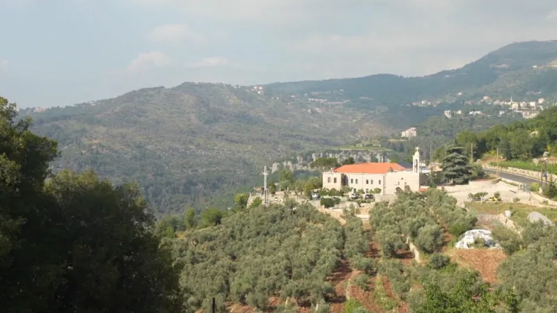 Guerra en Líbano: un monasterio cristiano refugia a familias chiitas