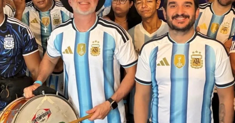 El reino del revés: son brasileños pero hinchan por Argentina y por Messi