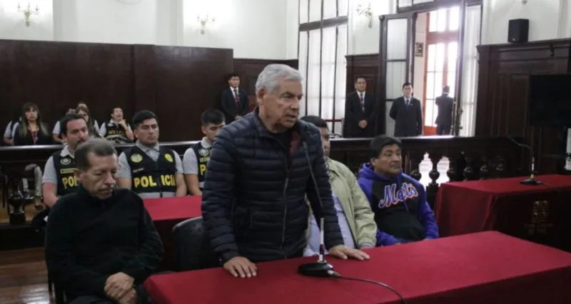 Condena a ex ministro César Villanueva por buscar contactos en despacho del fiscal Juárez