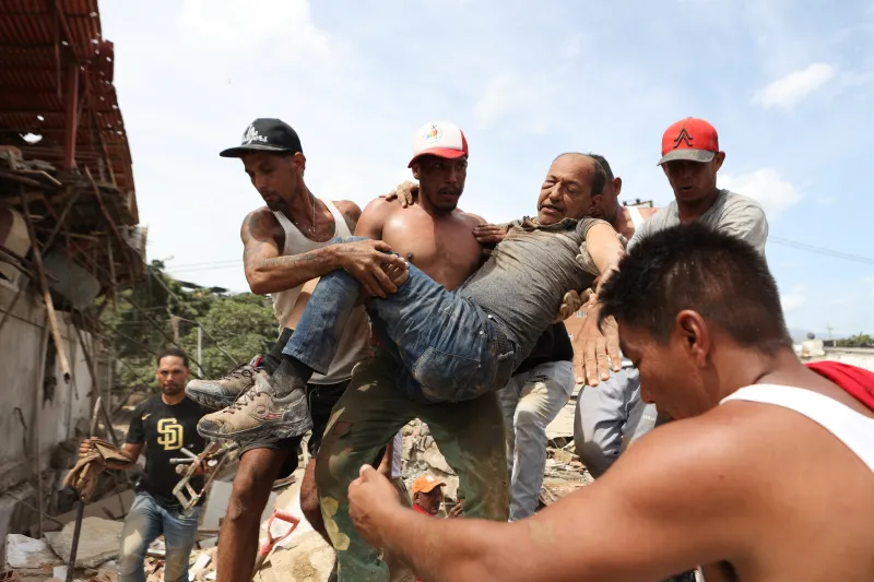 Dos españoles han muerto y 80 no han sido localizados tras los terremotos