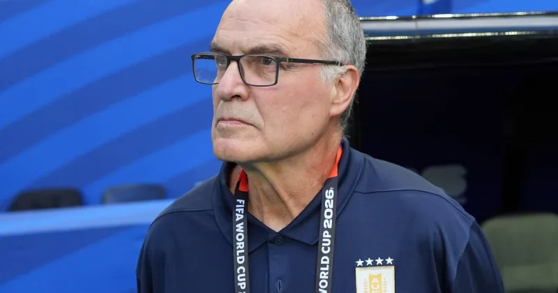 Bielsa ante su hora más difícil: Uruguay choca con España con la permanencia en el Mundial en juego