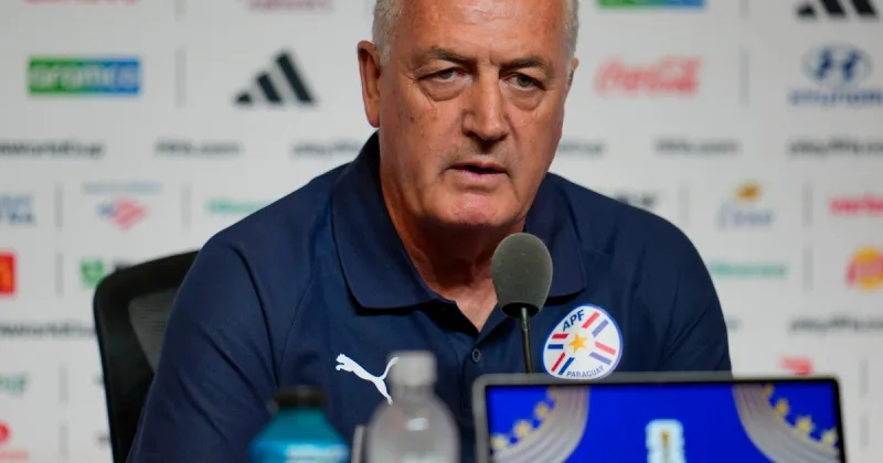 Gustavo Alfaro, explosivo ante la prensa tras el 0-0 de Paraguay en el Mundial: "Esto es un parto de nalgas"