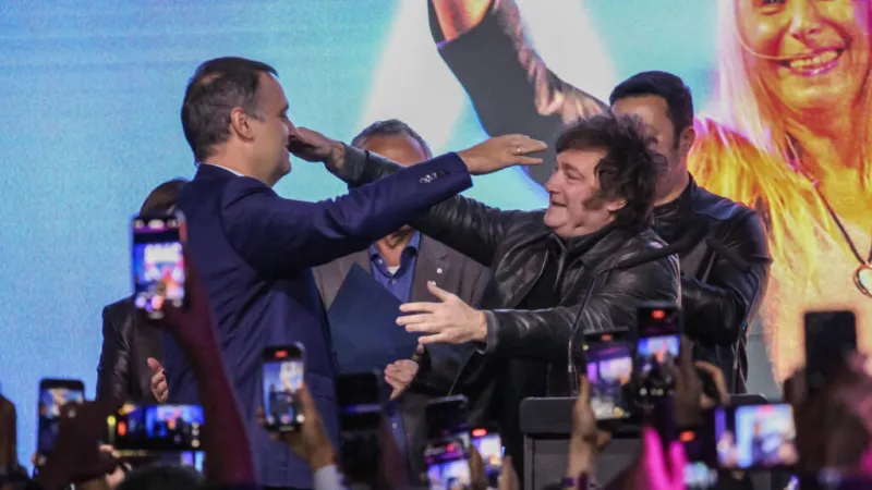 Renuncia la mano derecha de Milei: ¿por qué cayó Adorni en Argentina?
