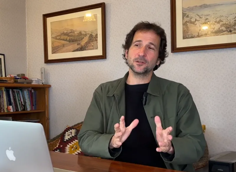 Un escritor francés encuentra en internet un libro generado con IA y firmado con su nombre