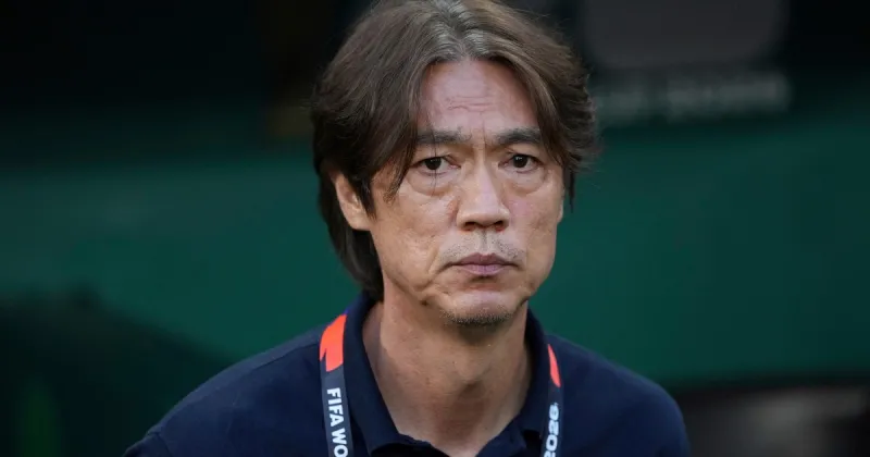 El martirio del DT de Corea del Sur, tras la eliminación del Mundial: volvió al país escondido, el presidente lo insultó y los medios lo tratan como a un delincuente