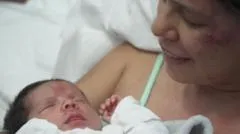 "El bebé fue mi motor para estar despierta y alerta": la BBC habla con la madre rescatada junto a su hijo de 18 días en Venezuela